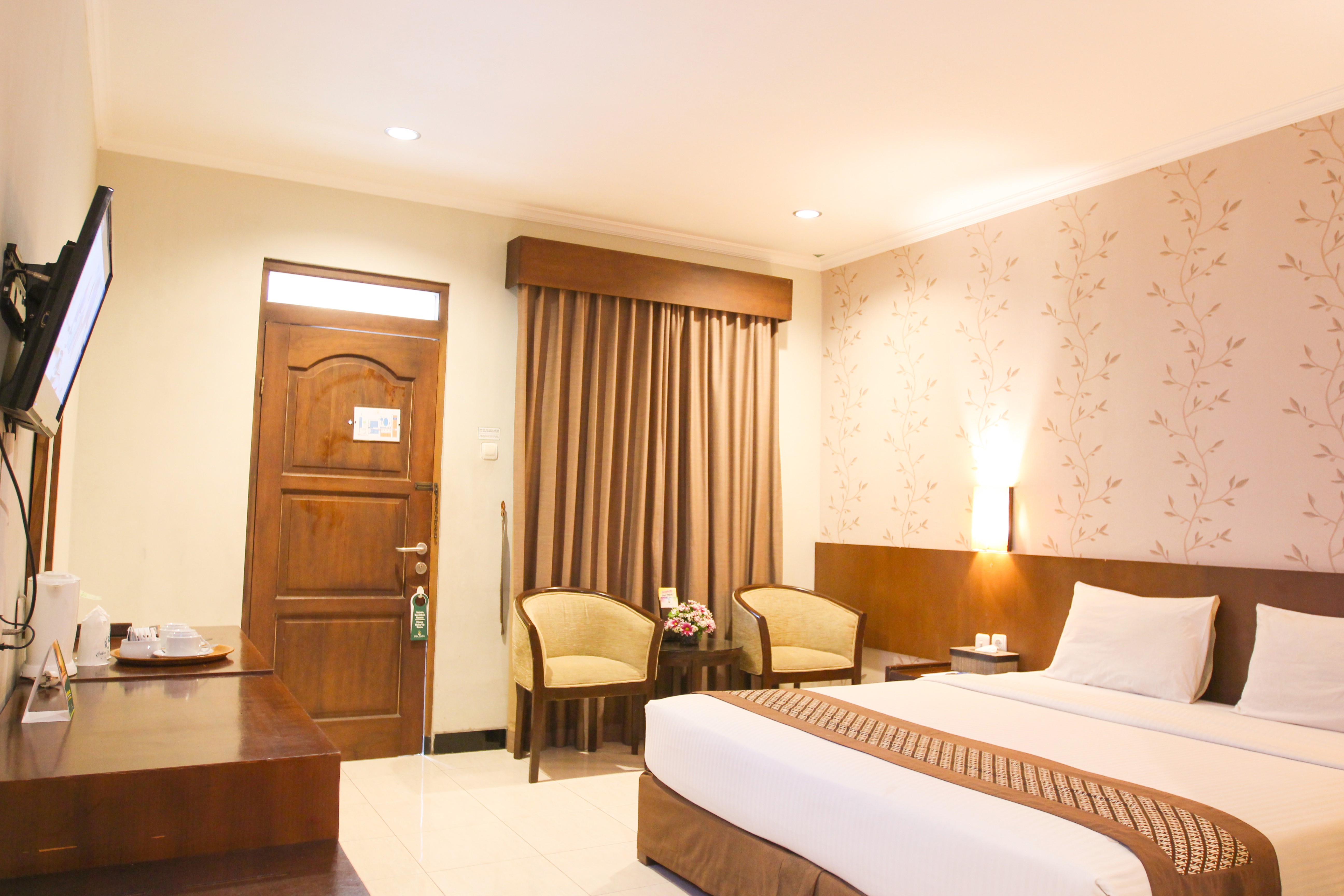 Find Great Discount Deals at Hotel Cakra Kembang - Up to 70% off